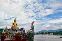 92.jpg - Chiang Mai-Chiang Rai:White Black Blue Temple Golden Triangle Boat Trip | https://sabaigobangkok.com